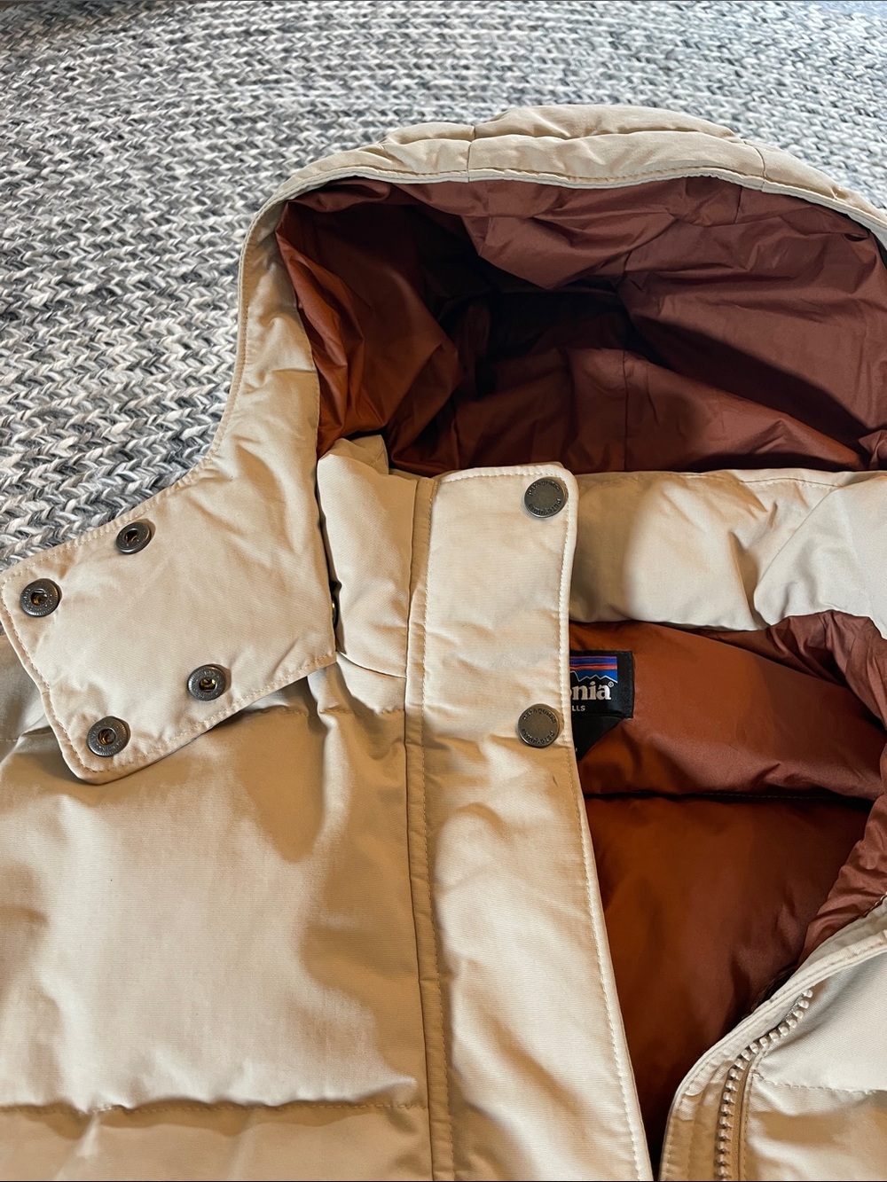 Patagonia Women’s Down Drift Jacket in Oar Tan - Picture 3 of 12